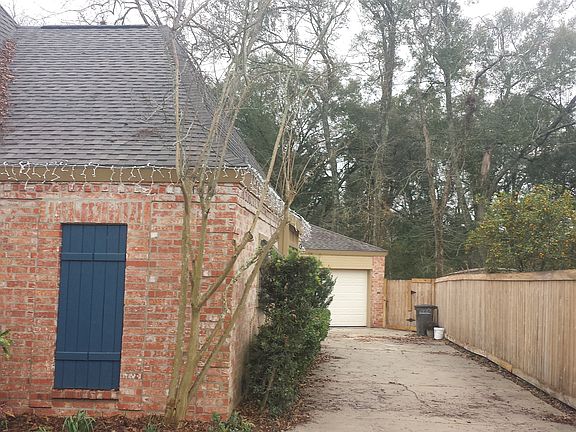 2nd image of 202 Autumn Oak Bend