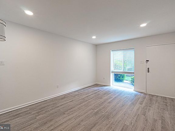 3rd image of 6141 Edsall Rd APT B