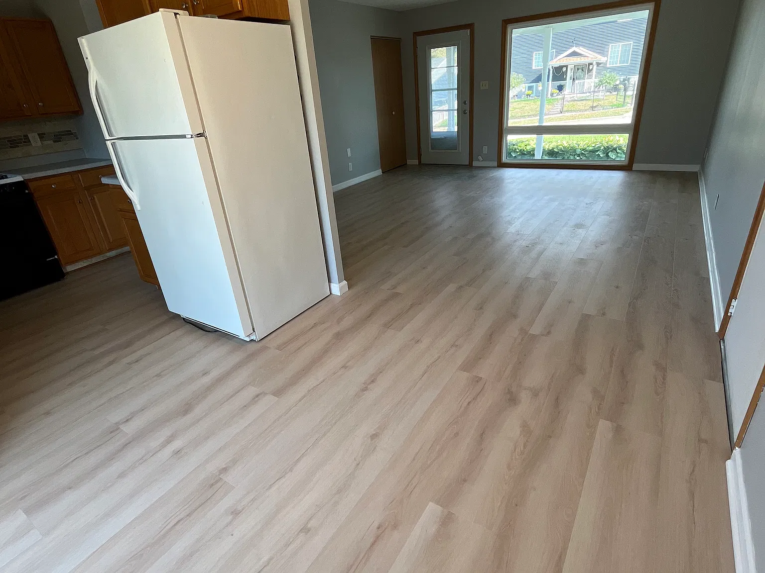 3 bed, 965 sqft, $1,675 — Photo 2