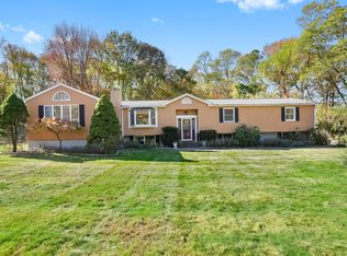 34 Merrimac Dr, Trumbull, CT 06611