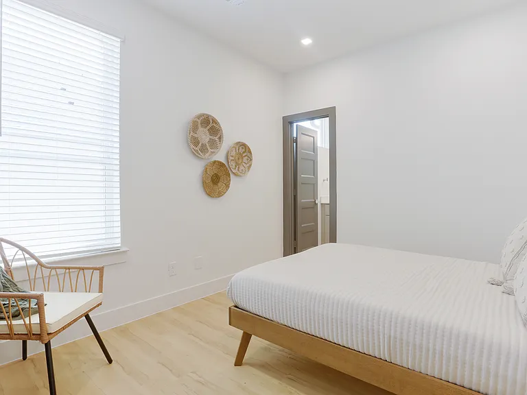 2805 Weisenberger St #503 — Photo 13