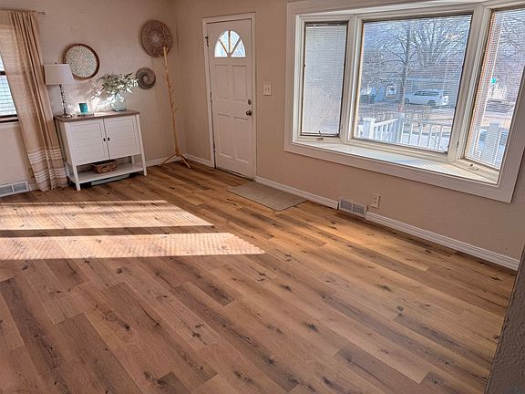 3rd image of 4017 47th St
