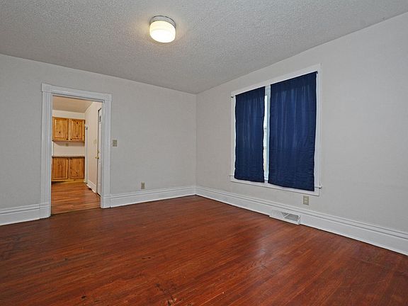 4th image of 397 Burgess St