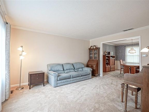 3rd image of 7467 Hickory Woods Dr