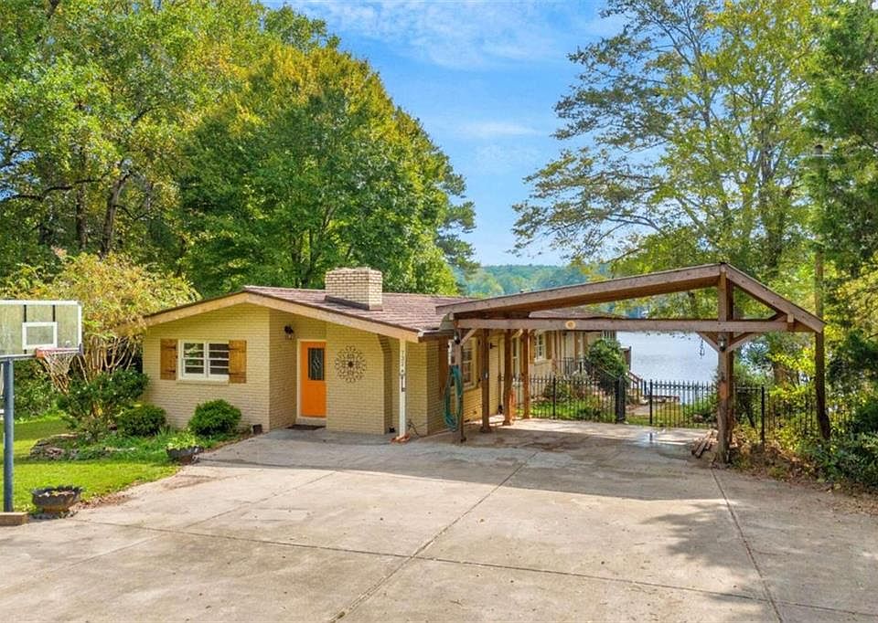 1st image of 732 Lake Dr