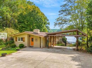 732 Lake Dr, Snellville, GA 30039