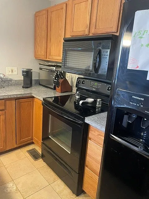 2 bed, 1100 sqft, $1,700 — Photo 3