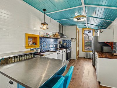 1200 Porter St, Detroit, MI, 48226