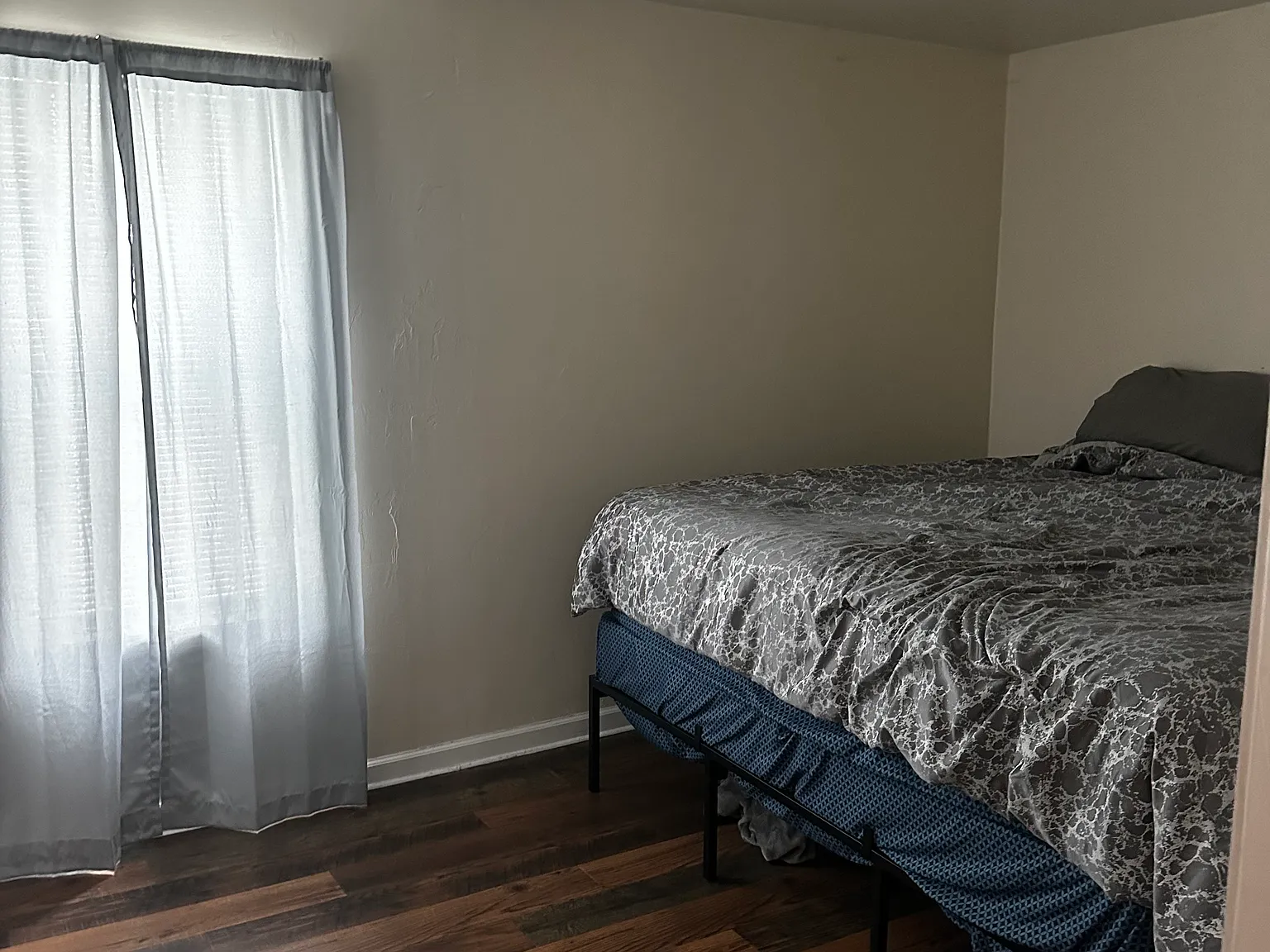 2 bed, 1000 sqft, $1,100 — Photo 4