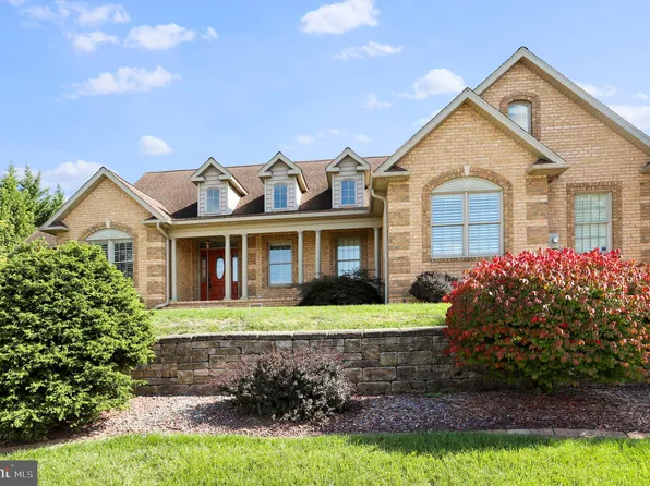 61 Carowinds Dr, Greencastle, PA 17225