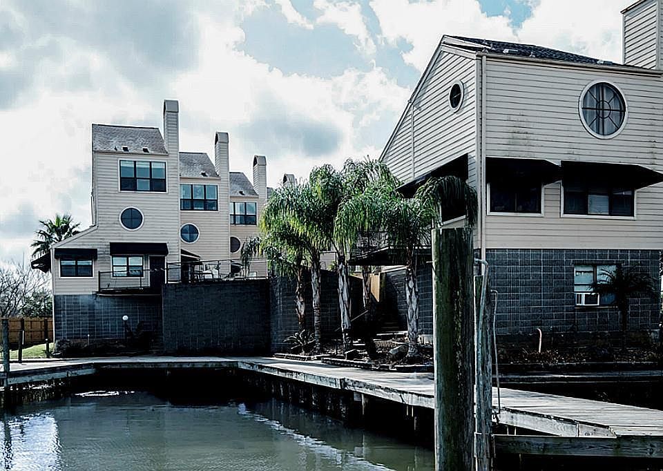Corner waterfront town home