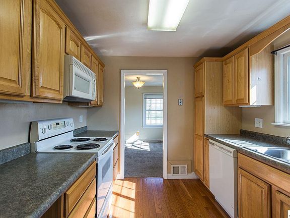 3rd image of 3267 Brooklyn Rd