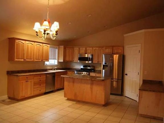 3rd image of 383 S Glen Canyon Dr