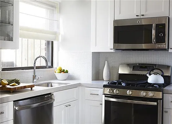 Rented by WIRE International Realty | media 6