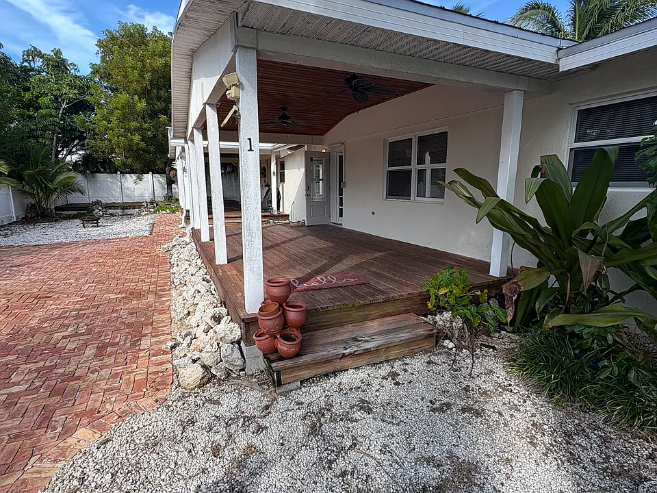 321 Avenue E #2