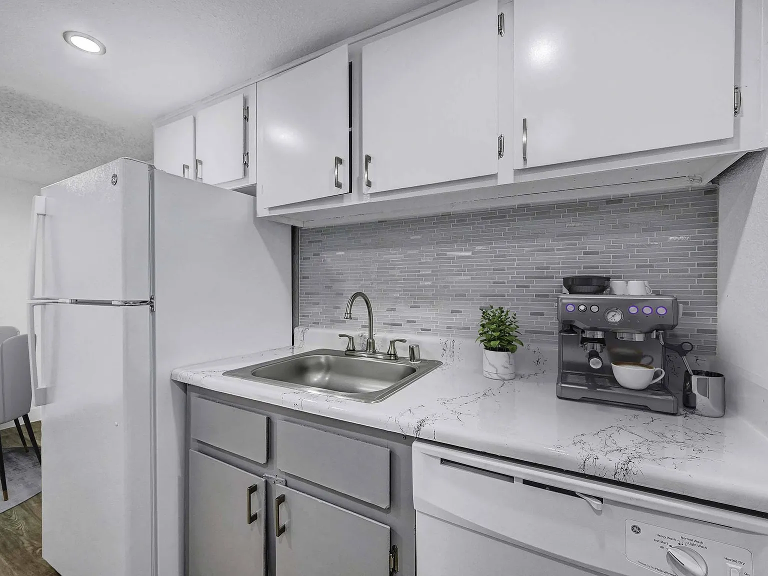 Sundance Village Apts — Photo 2