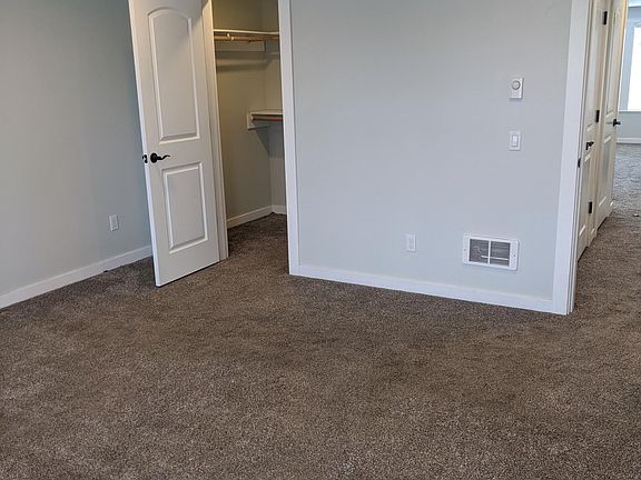 4th image of 110 Lincoln Ave Unit B