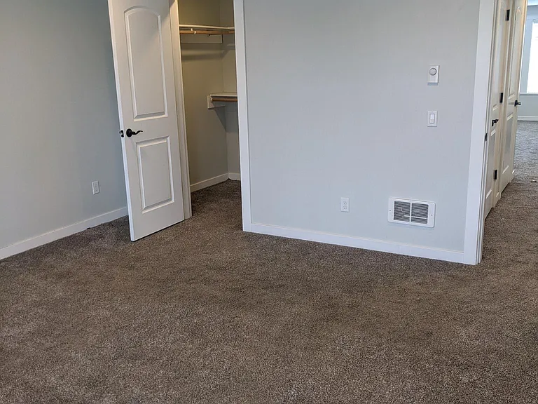 110 Lincoln Ave — Photo 12
