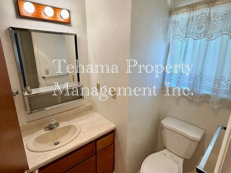 1527 Lincoln St — Photo 9