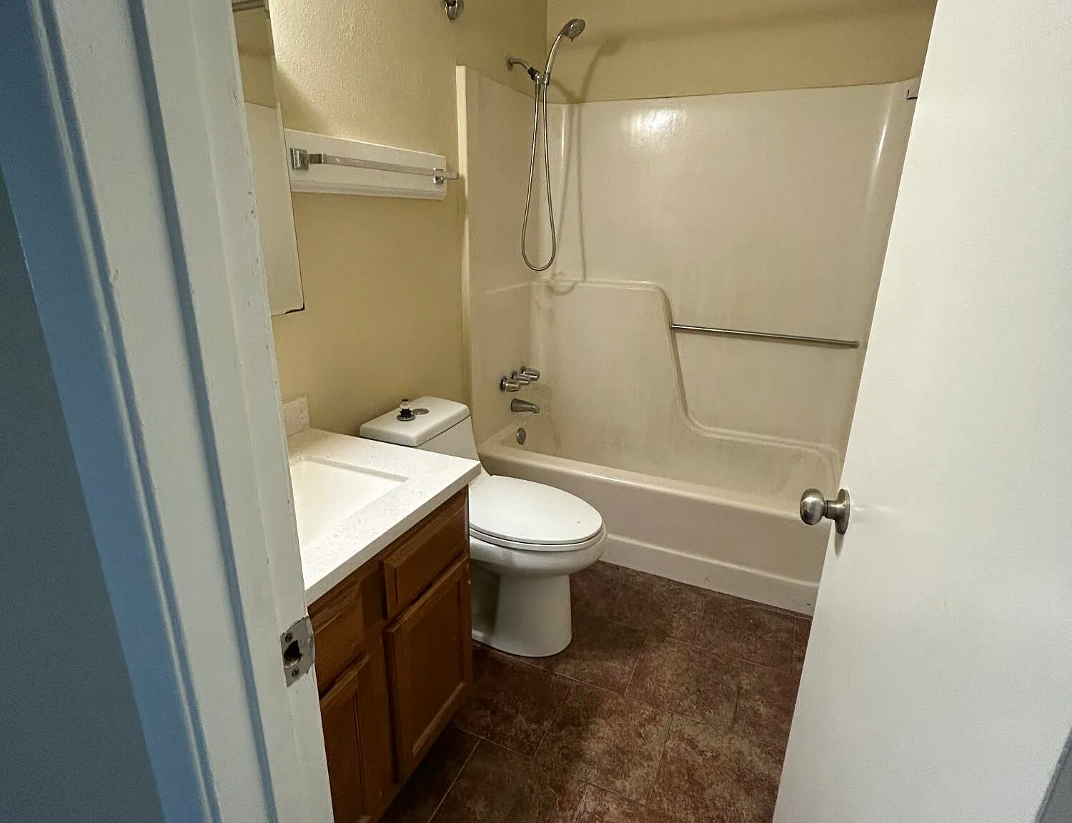 2 bed, 1.0 bath, 767 sqft, $925 — Photo 3