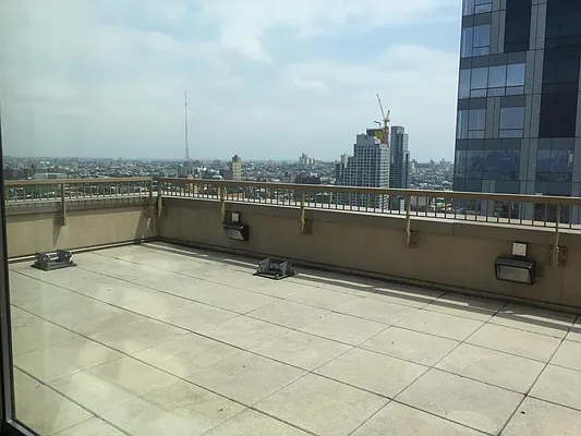 Rented by Mdrn Residential | media 6