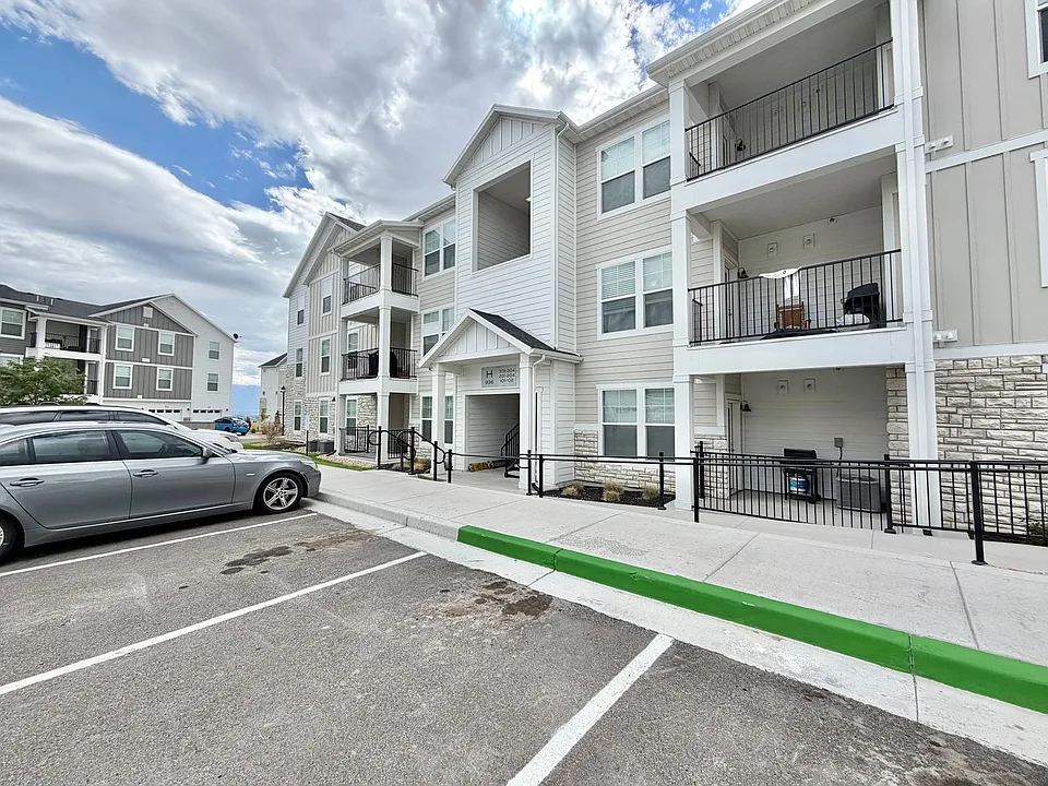 936 W Big Ben Ln #302