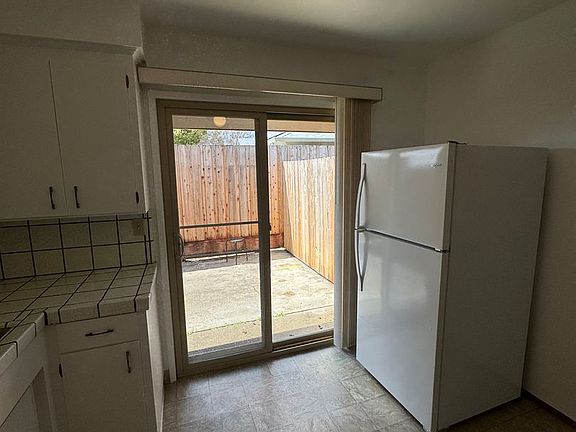 5th image of 623 S Hutchins St #E