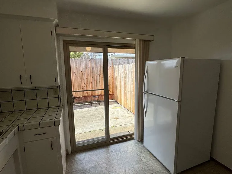 Hutchins 623 S — Photo 5