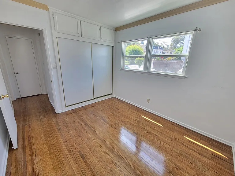 875 N Hoover St — Photo 6