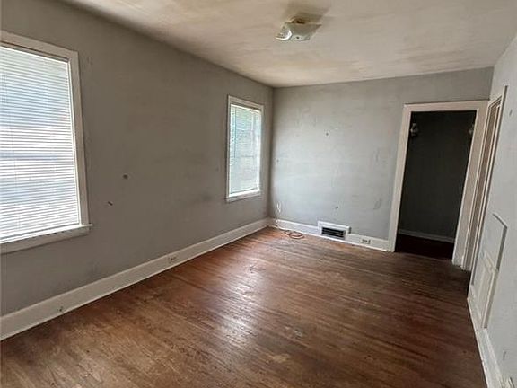 4th image of 1448 W 4th St
