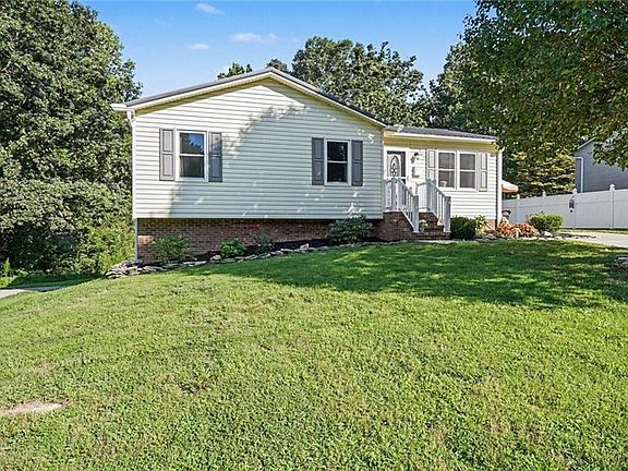 2nd image of 162 Oak Ridge Pl