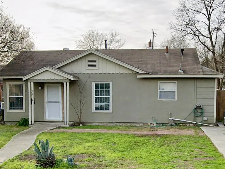 Front yard/front of house