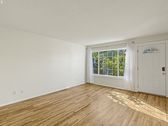 4th image of 3604 SE 64th Ave