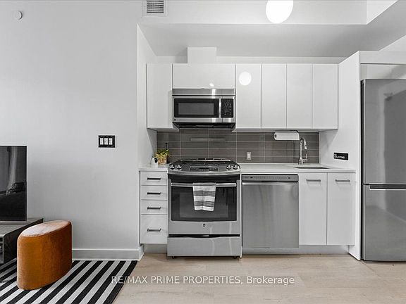 5th image of 224 Lyon St N