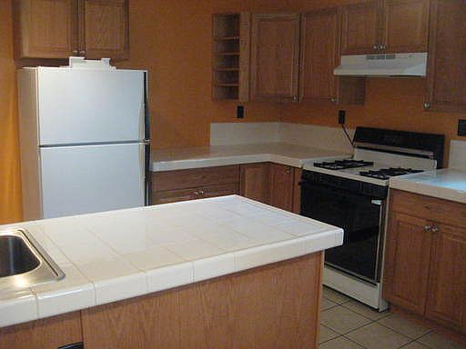 5th image of 1028 Van Buren St