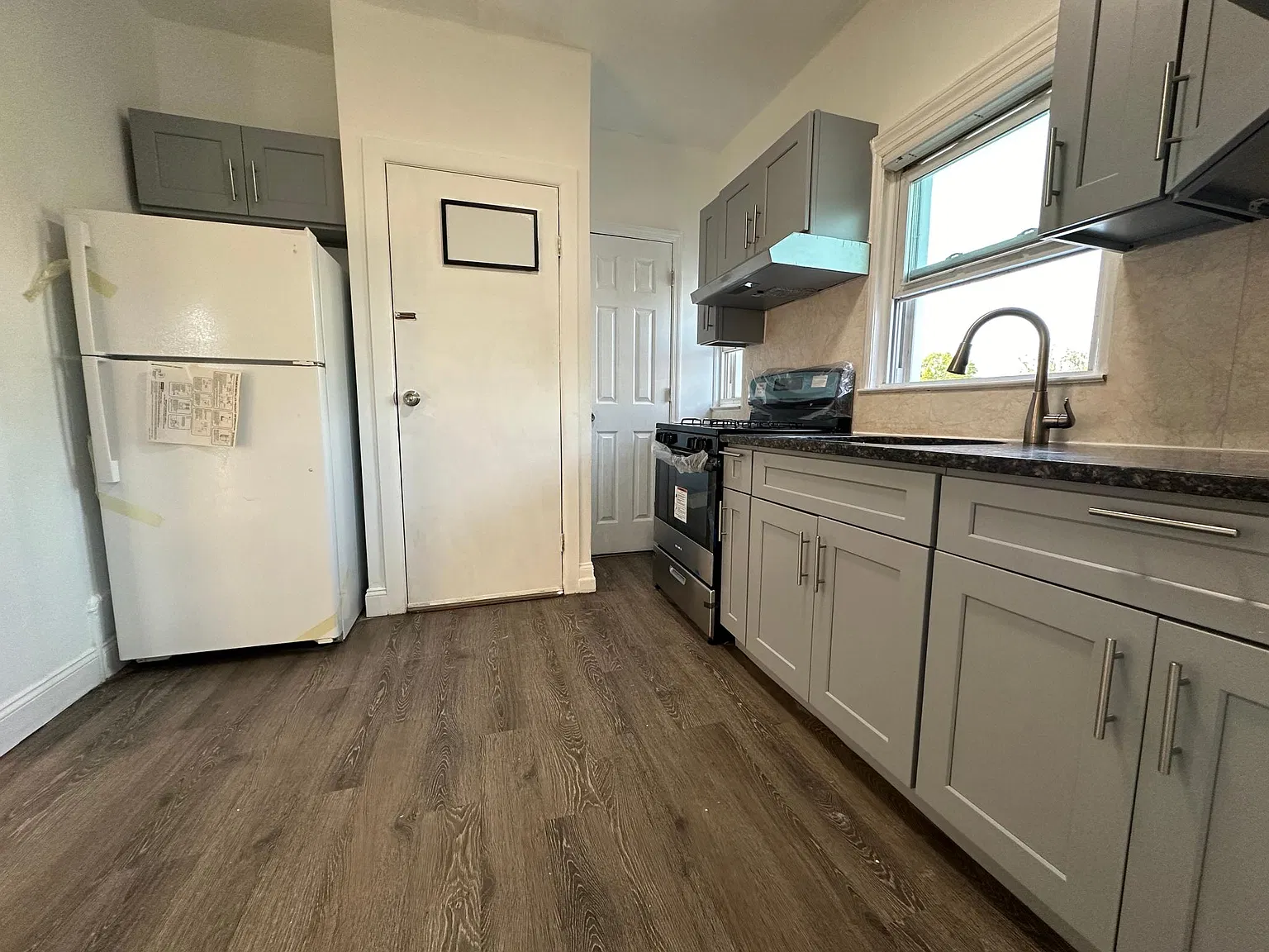 1 bed, 600 sqft, $1,900 — Photo 3