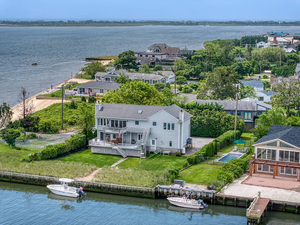 2 Bayside Ave