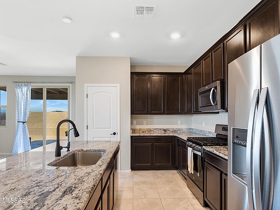 5th image of 4001 E Lifeson Pl