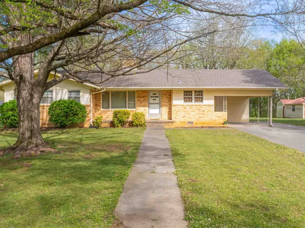 106 Comer St, Rogersville, AL 35652