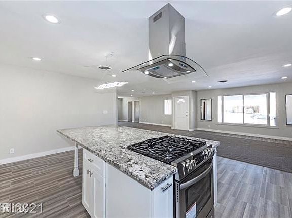 4th image of 4005 Esmeralda Ave