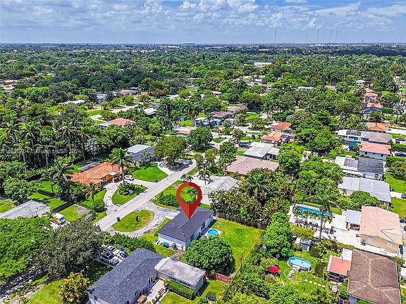 3rd image of 13621 NE Miami Ct