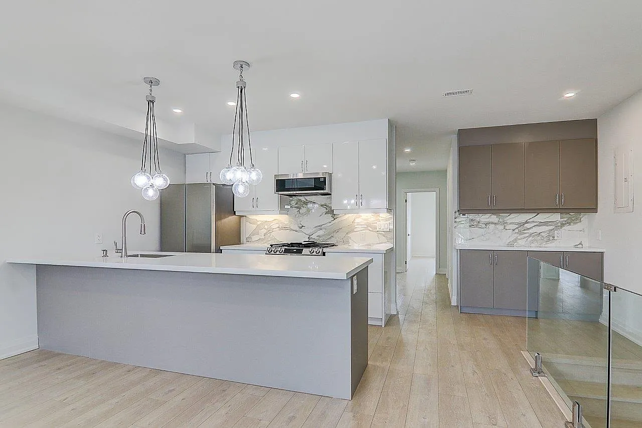 115 Livingstone Ave - Upper — Photo 1