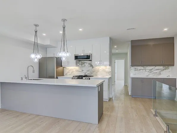 115 Livingstone Ave, Toronto, ON M6E 2L7