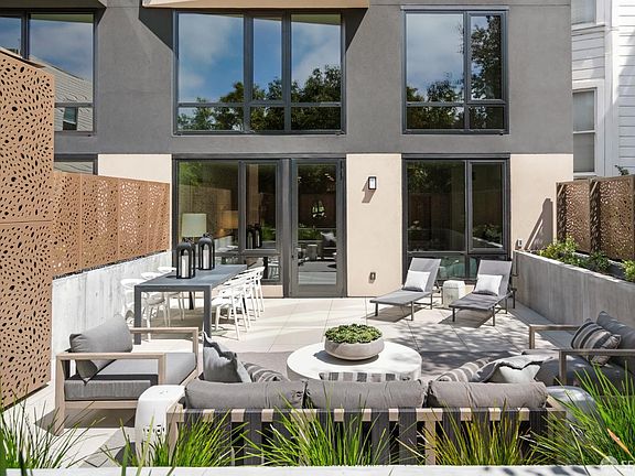 4th image of 2525 Van Ness Ave #103