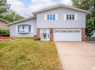 2820 Pacific St, Davenport, IA 52804