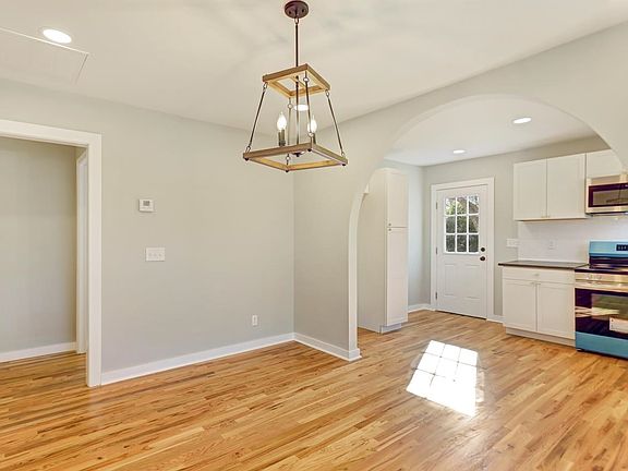 4th image of 102 Oakland Dr
