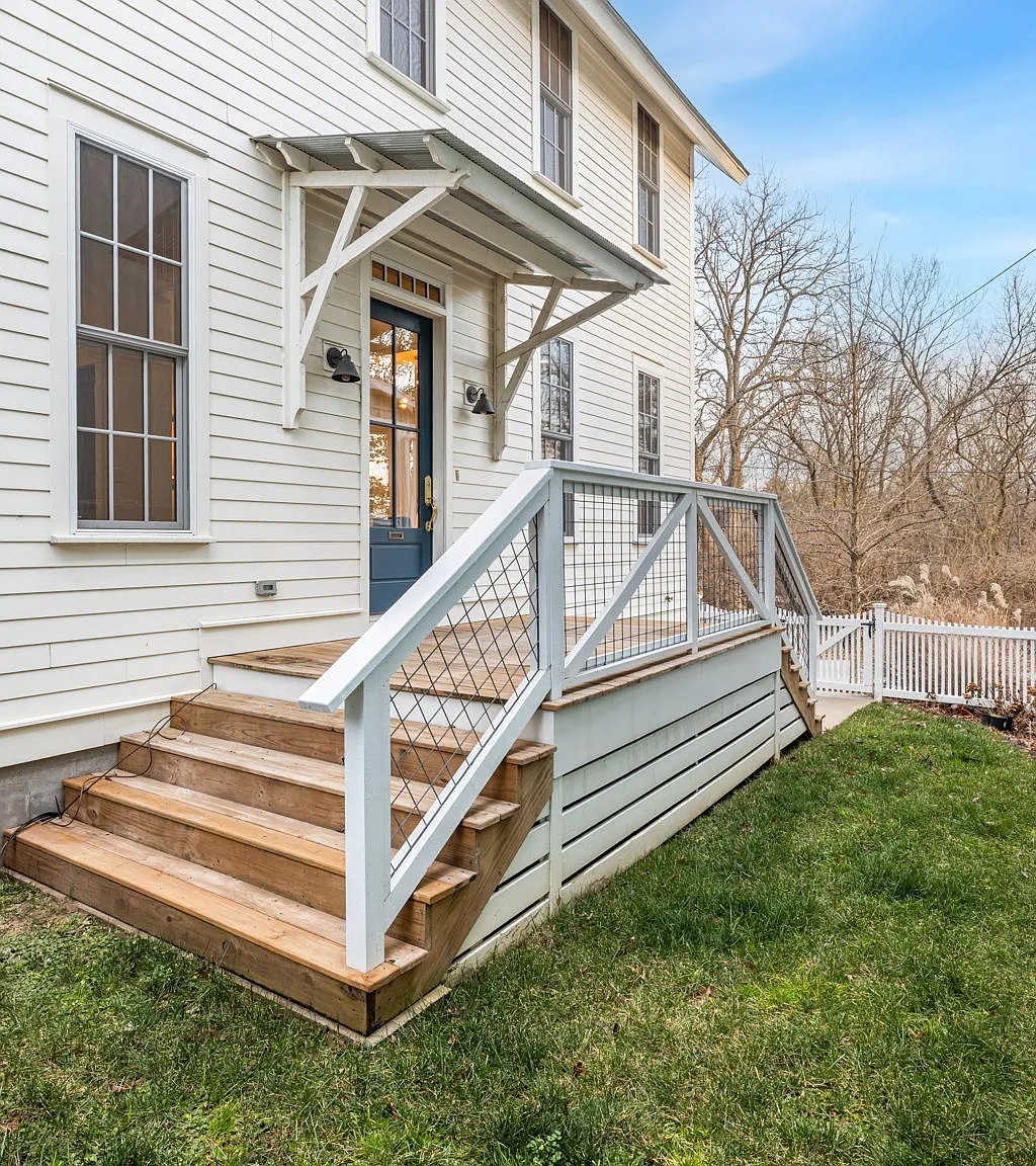 218 E South St — Photo 2
