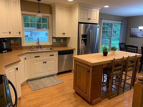 5th image of 207 W James Ave