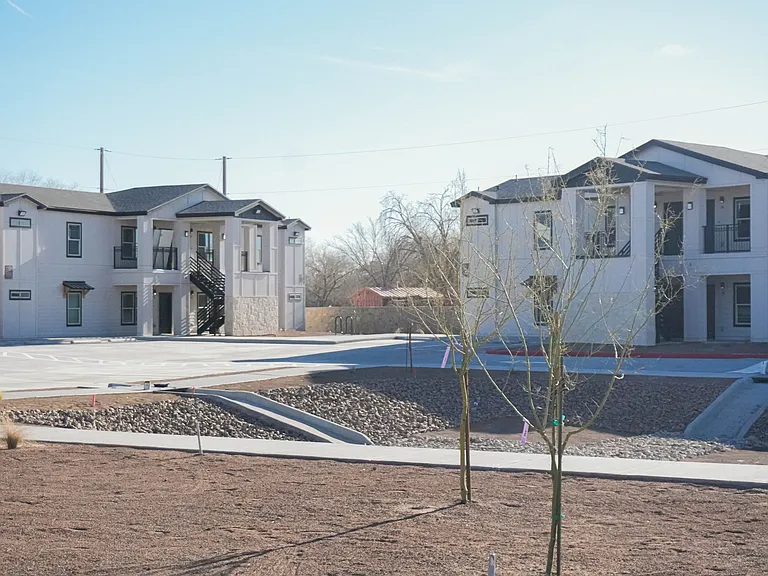 Mission Grove Apartments at Horn Cir — Photo 14