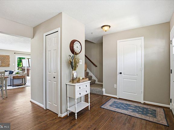 3rd image of 8153 Woodland Ln